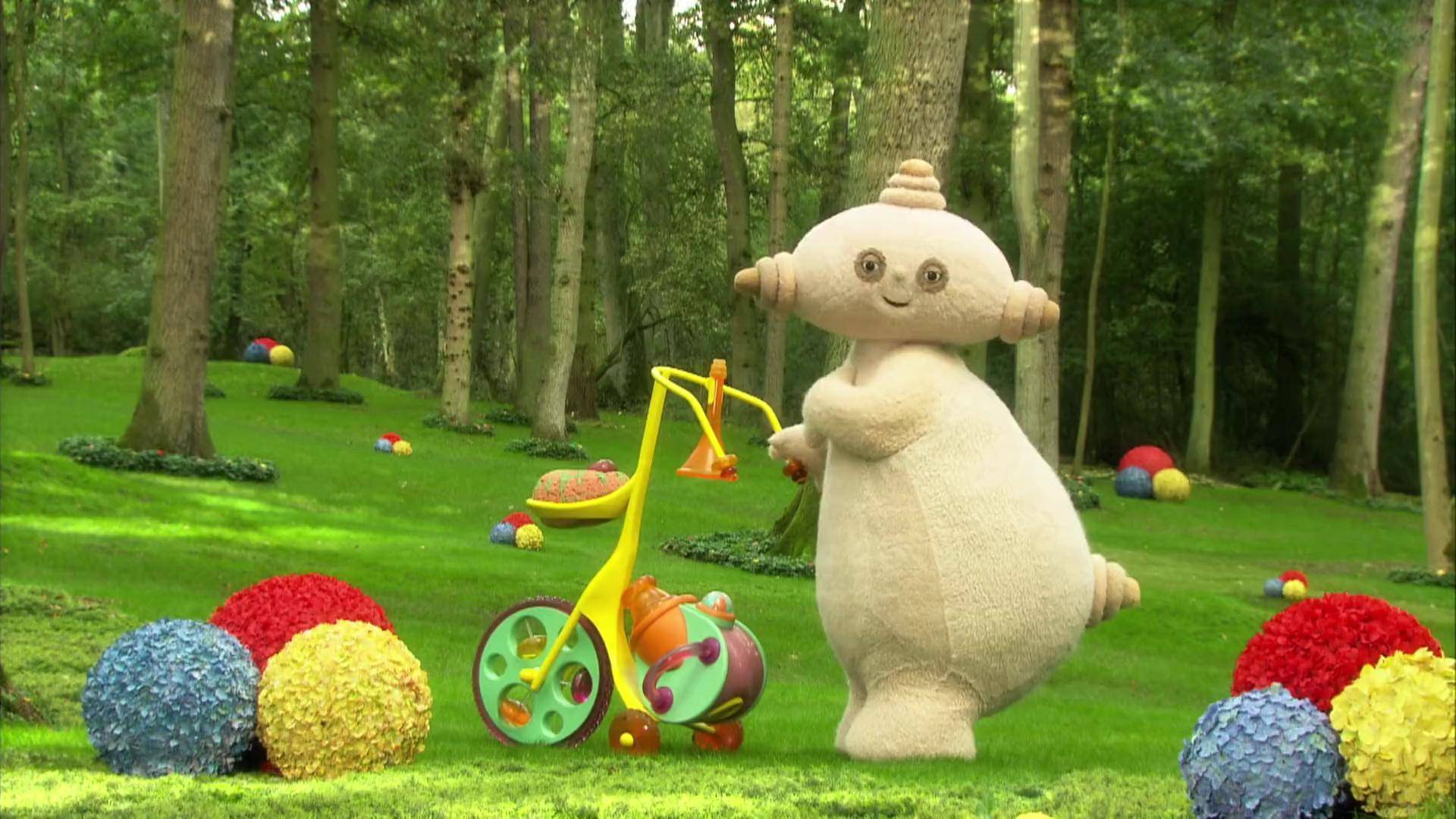 总是弹来弹去的球停到了玛卡巴卡的身边,难得的好机会,玛卡巴卡 ,快把