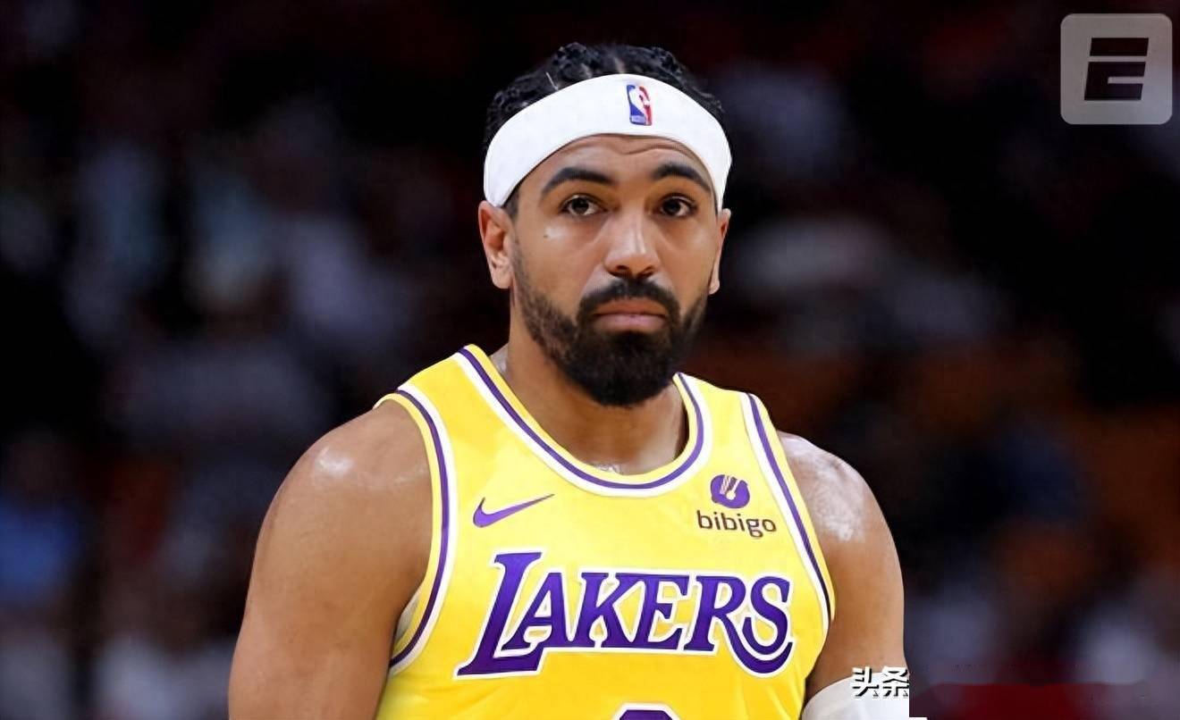 由于詹姆斯的老去,戴维斯已经是球队进攻端的首要选择,球队也需要他