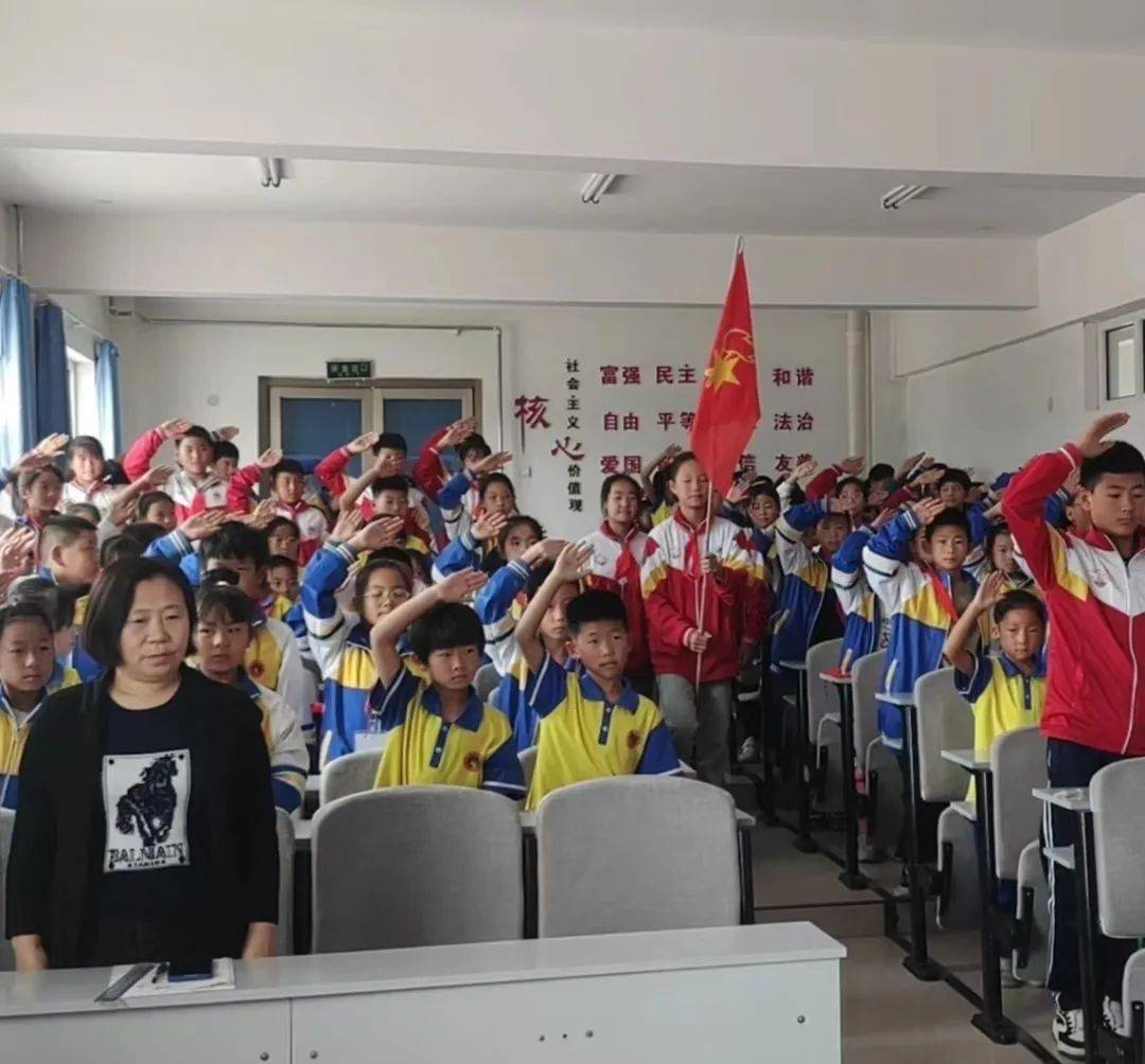 争做新时代好队员----敖汉旗开展2023年少先队建队日主题示范活动