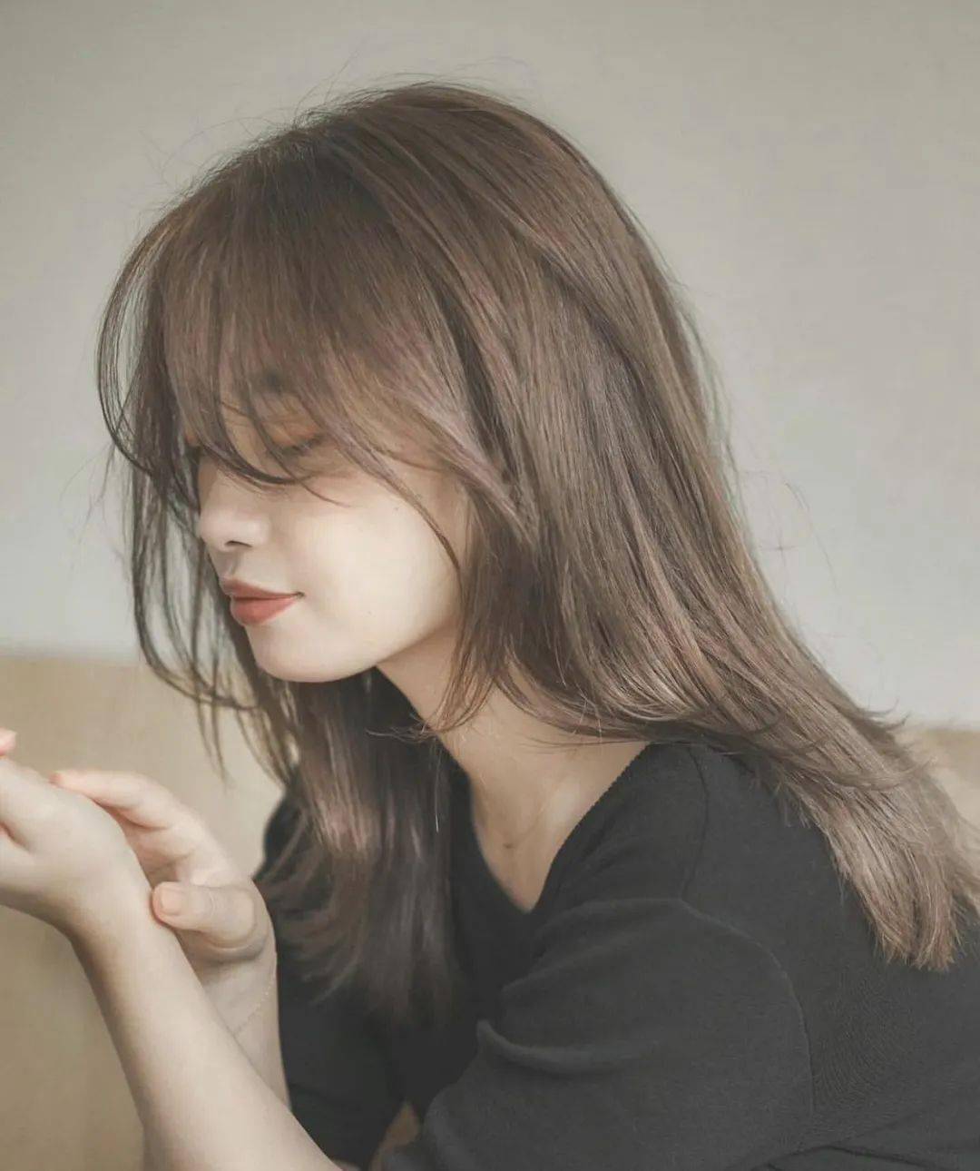 发型是指头发的长度,颜色和形状,是肉眼所能观察到的,一般分为5种类型