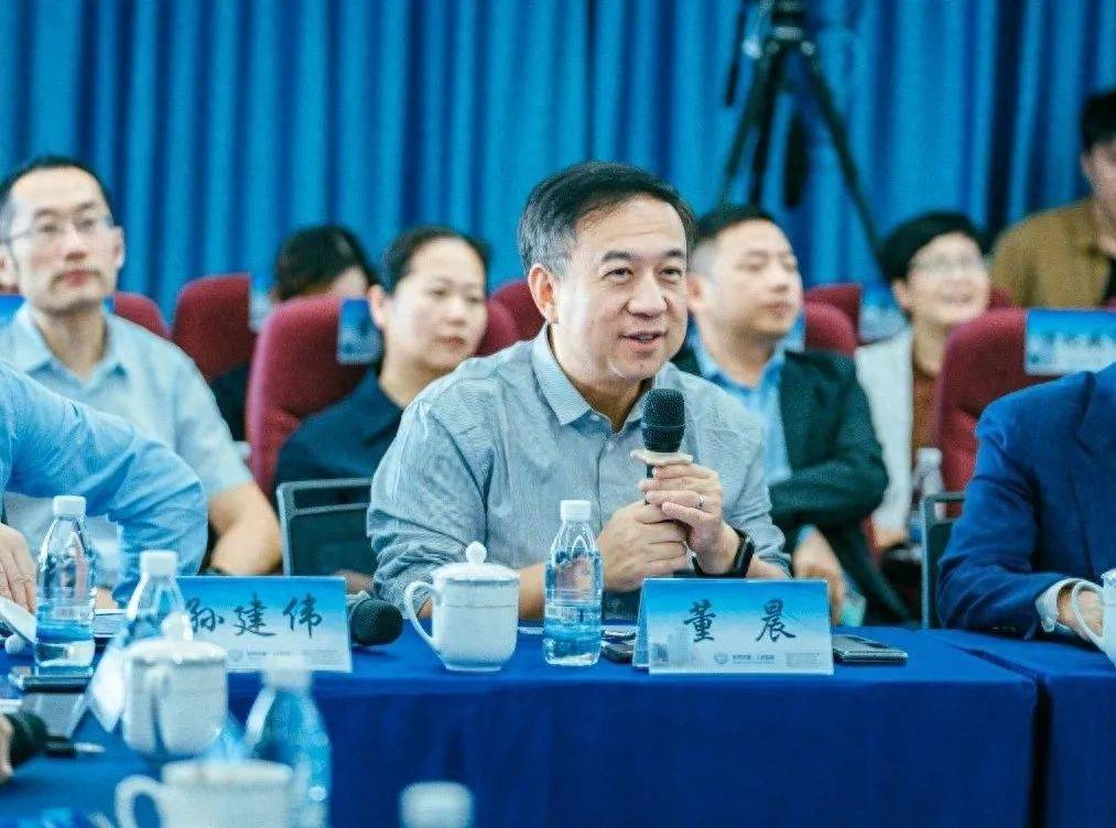 西湖大学校长施一公当天下午,由施一公,谭蔚泓,董晨三位院士领衔,线上