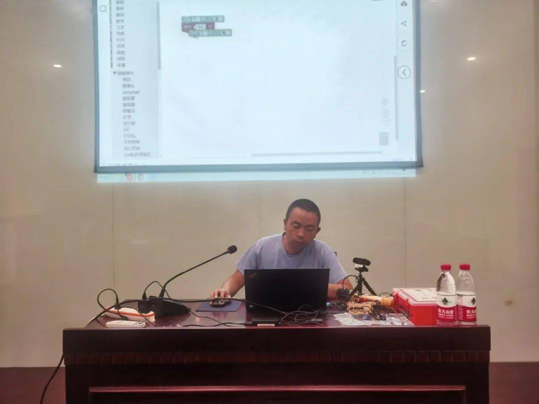 学习培训共成长，融合智慧赴未来——开化县“ 基于新课标的信息科技教学能力”培训