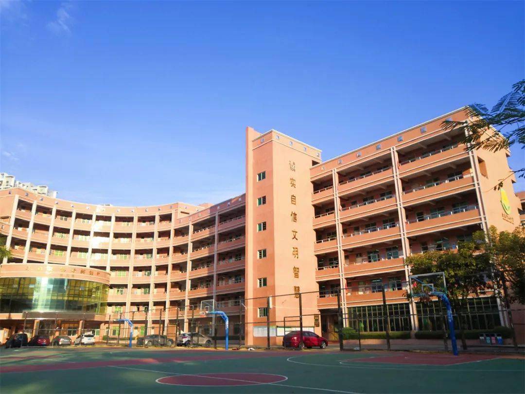 一,学校基本概况惠东县平山中学是创办于1948年的一所公办高中,广东省