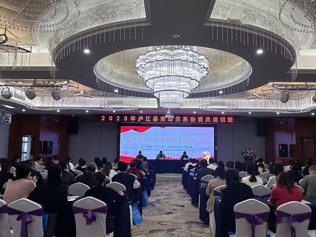 镇(园区,街道)动态10月23日,冶父山镇冶父山社区组织社区党员,志愿者