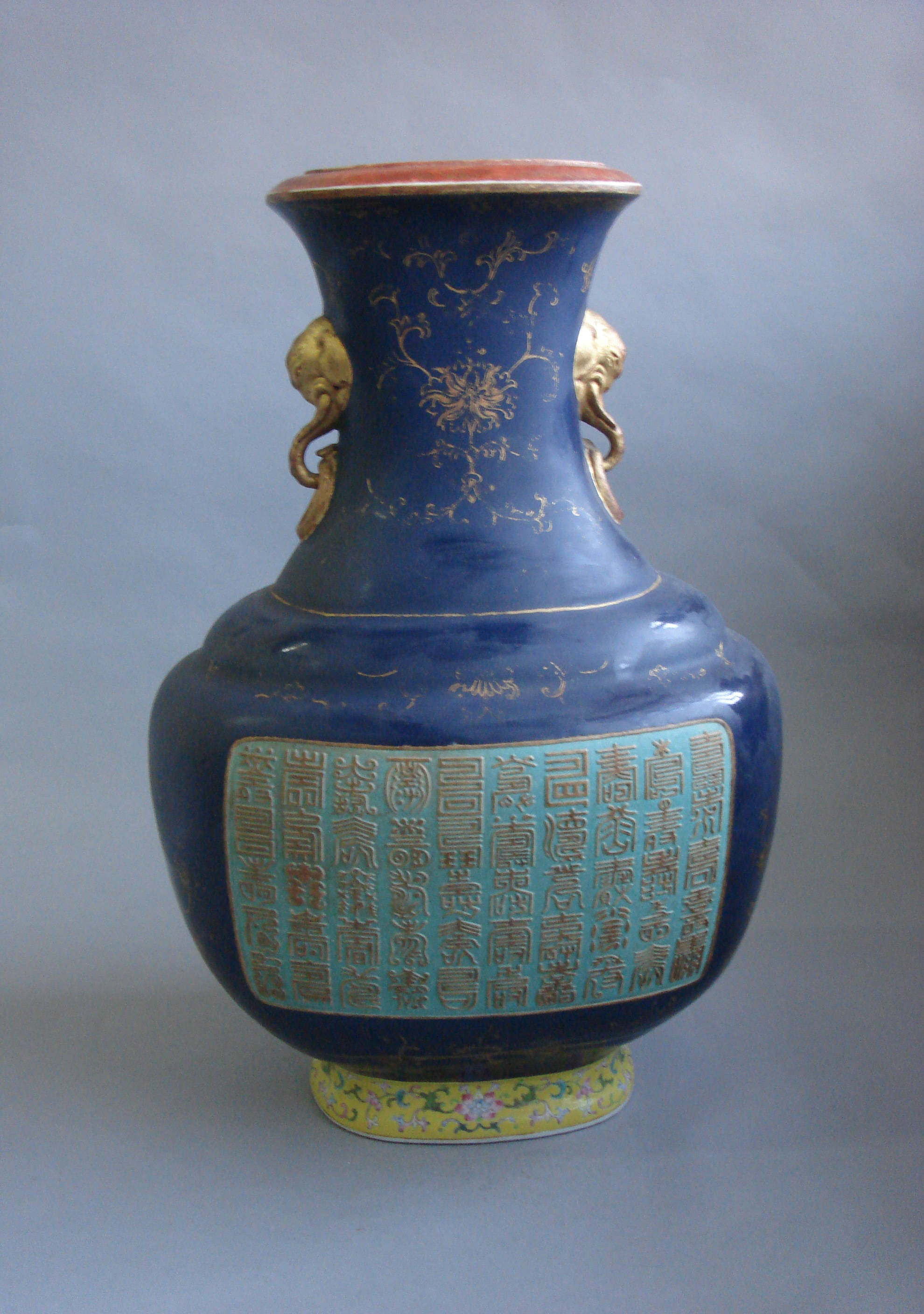 大规模的庆寿活动外,有时还会修建寺庙来保佑寿主健康长寿,国运永昌