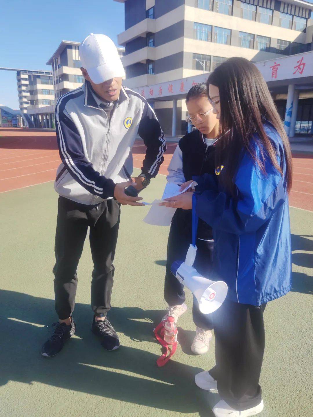 请看高阳宏利佳学校小学部2023年秋季运动会!_班级_少年_仪式