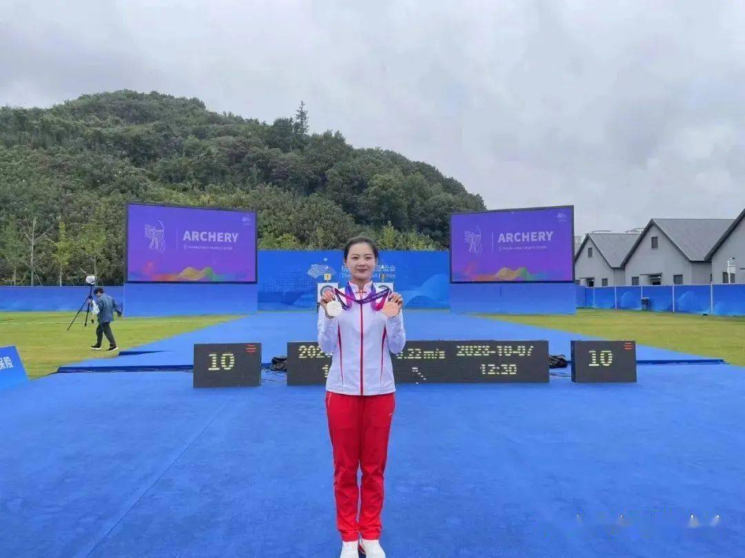 2021年3月,李佳蔓获得全国射箭冠军赛混合团体亚军.