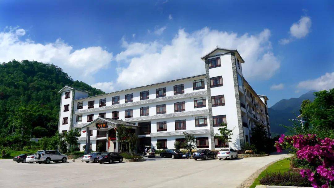 万绿湖万绿湖景区—龙凤岛,水月湾,镜花缘—新港省级粤菜美食街