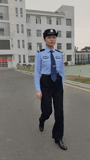 美女警花是不是又美又飒~穿着讲究多多用于正式场合这套警服长袖制式