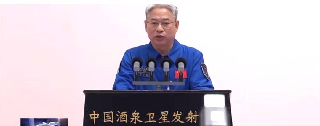 大写的骄傲,宣布"神舟十六号"发射成功的邹利鹏是四川南充高中杰出