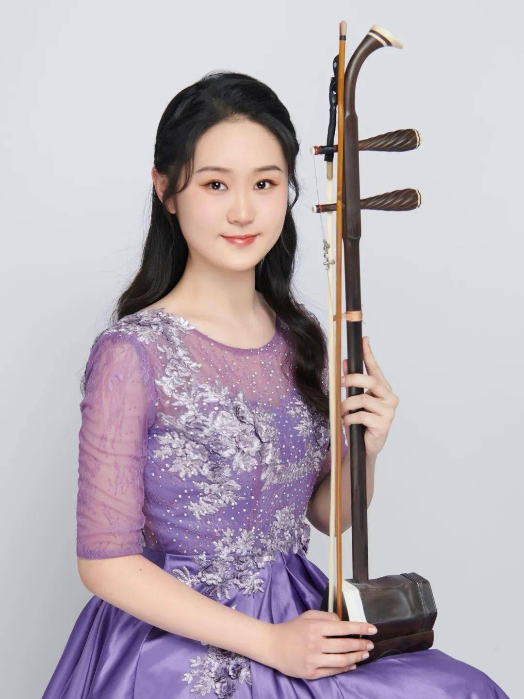 二胡组中国音乐金钟奖是经中共中央批准设立的国家级专业大奖.