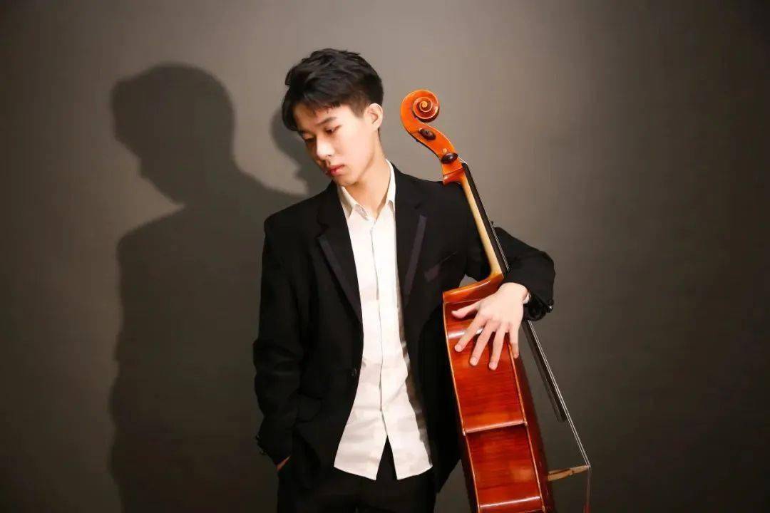 王嘉乐向上滑动阅览中央音乐学院管弦系本科一年级学生,师从孙晓淇副