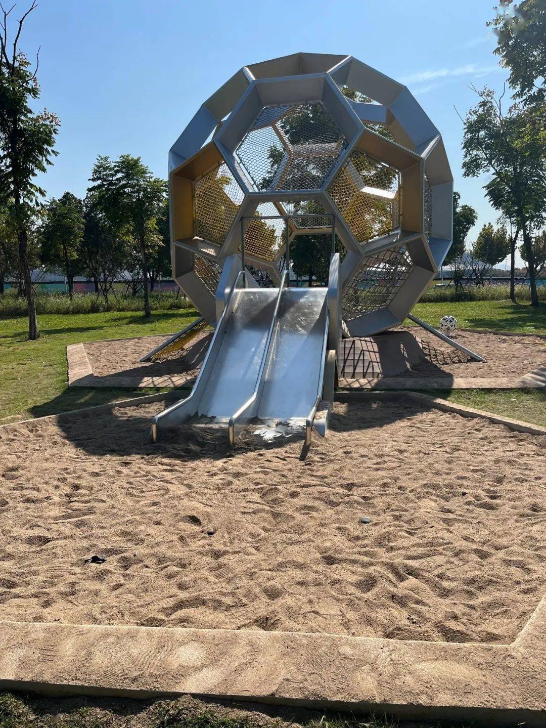 湖海塘公园吊篮被毁,谁下的黑手?_设施_市民_游乐