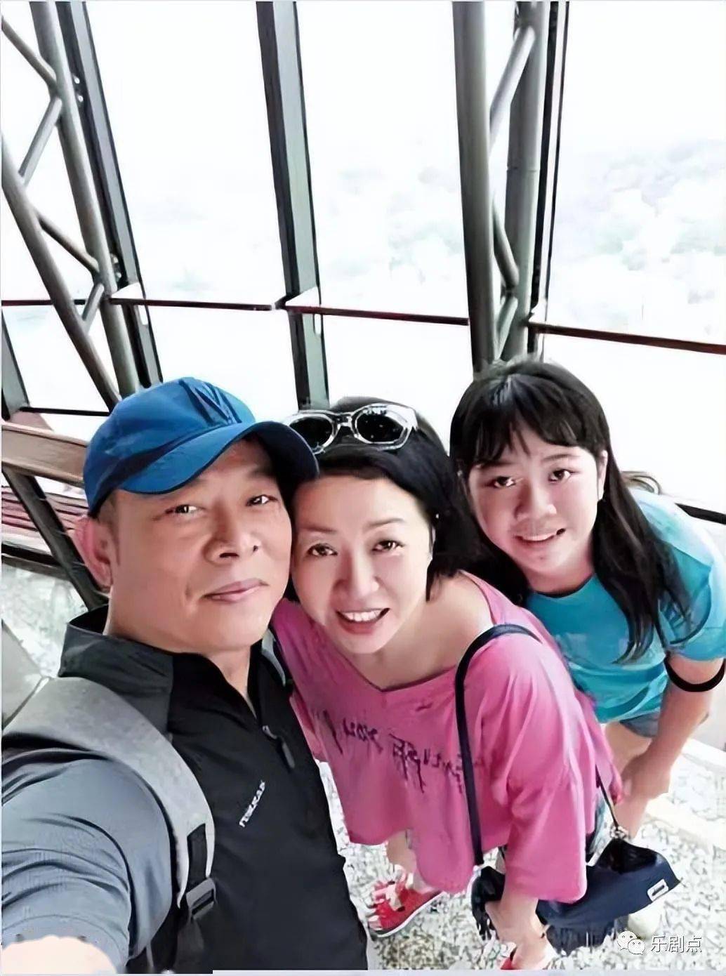 港星吴毅将老婆否认择偶看颜值!