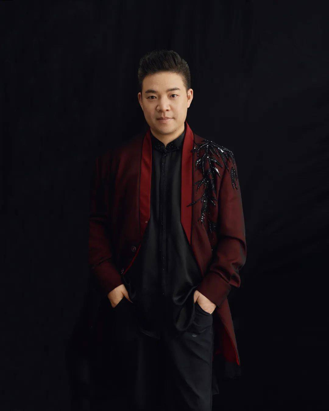 他就是——王中山享有"筝坛圣手""天下第一快手"之称等古筝演奏技法