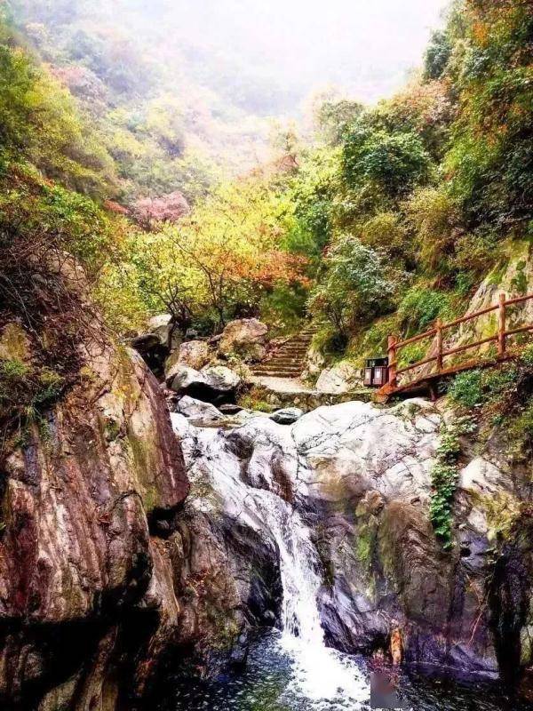 区国家水利风景区是国家aaaa级景区金龙峡风景区位于西安市鄠邑区的su