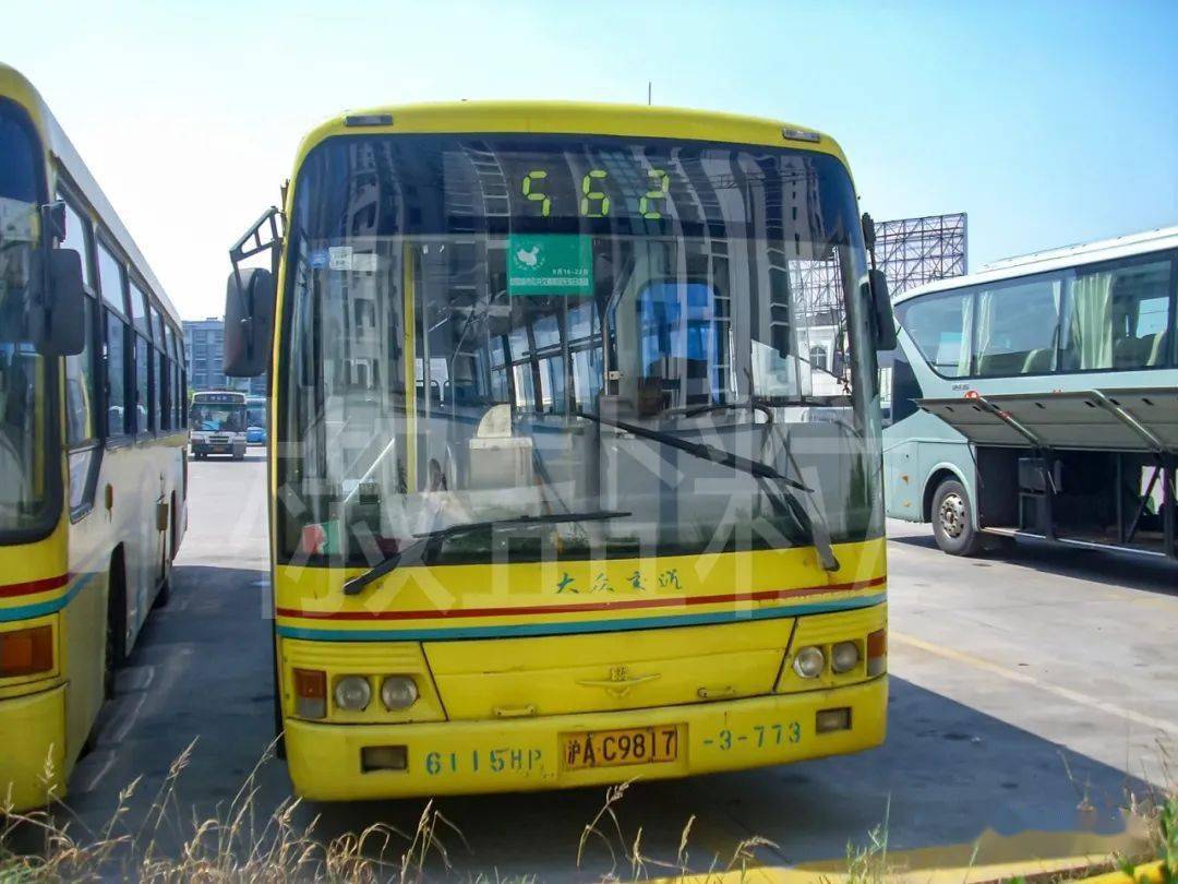 xmq6110c(xmq)型客车,南翔汽车站(贺佳伟 摄,2008)562路zk6118hgc(hgc