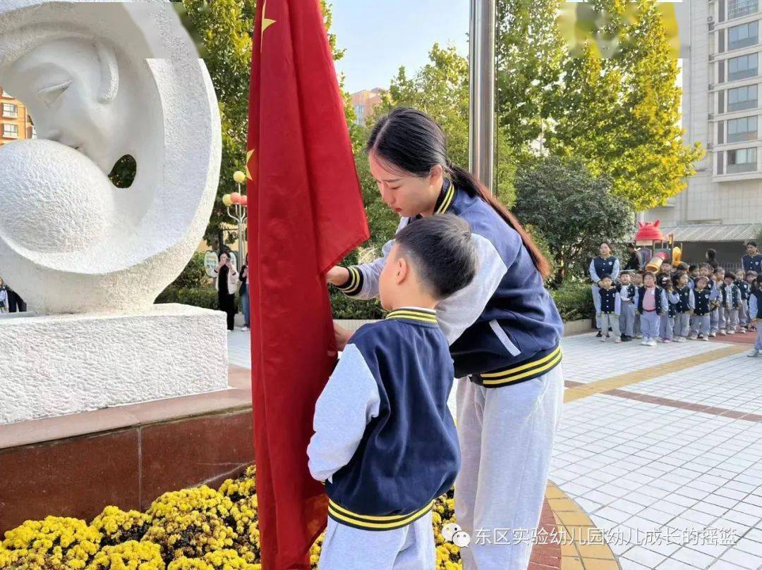 【微动态】少年强,则国强——民东幼儿园每周一升国旗仪式_五星红旗