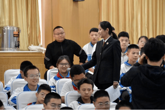 护航青春助成长——记莘县甘泉学校法制安全宣讲报告会_校园欺凌_保护