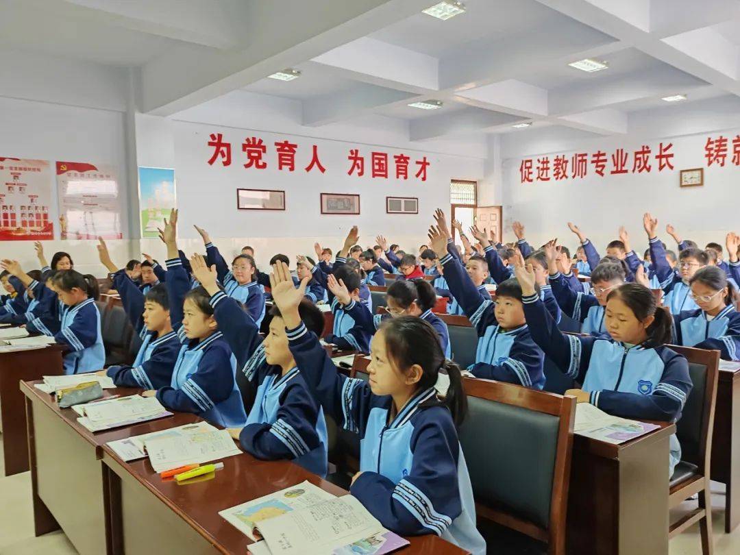 焦作市光明中学开展新任教师汇报课活动