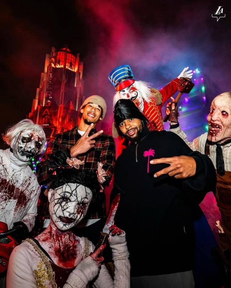 湖人晒球员万圣节装扮 詹姆斯cosplay甲壳虫汁_高清_图片