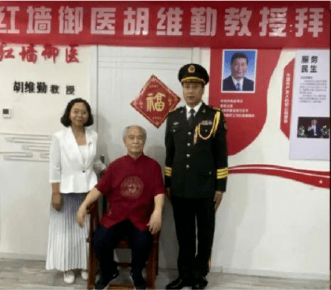 歌后王菲 55 岁的大姐黄绮珊"变脸"秘籍曝光:手法绝了!