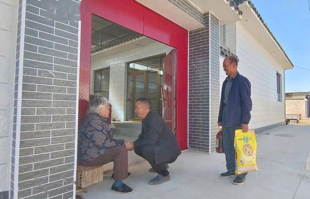 这个书记很攒劲_秦建_村民_群众