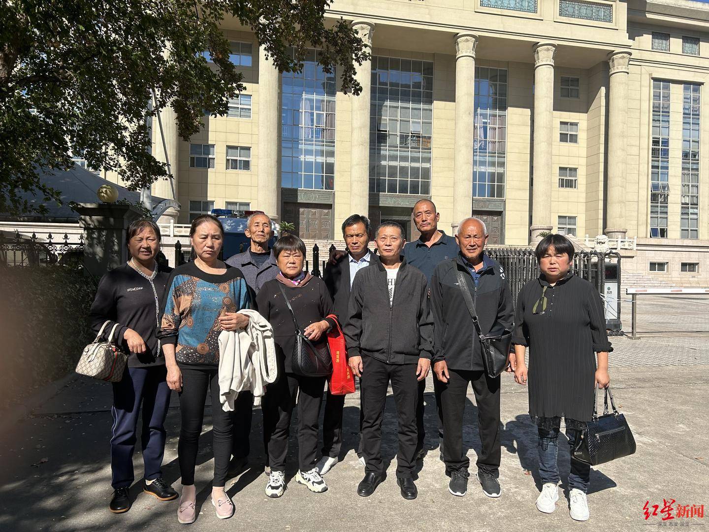 “武校投毒案”一审开庭择期宣判:朱某某是否买凶投毒为庭审焦点,7名死者的家属各提百万赔偿_付某某_彭某某_被告人