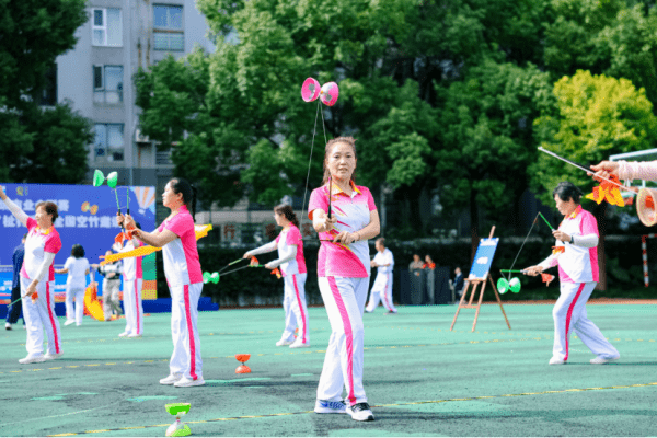 全国扯铃好手汇聚塘桥 第十六届“塘桥杯”扯铃赛举行_街道_运动_爱好者