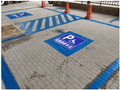 有爱无"碍",温馨家园门口的暖心无障碍停车位_残疾人_朋友_服务