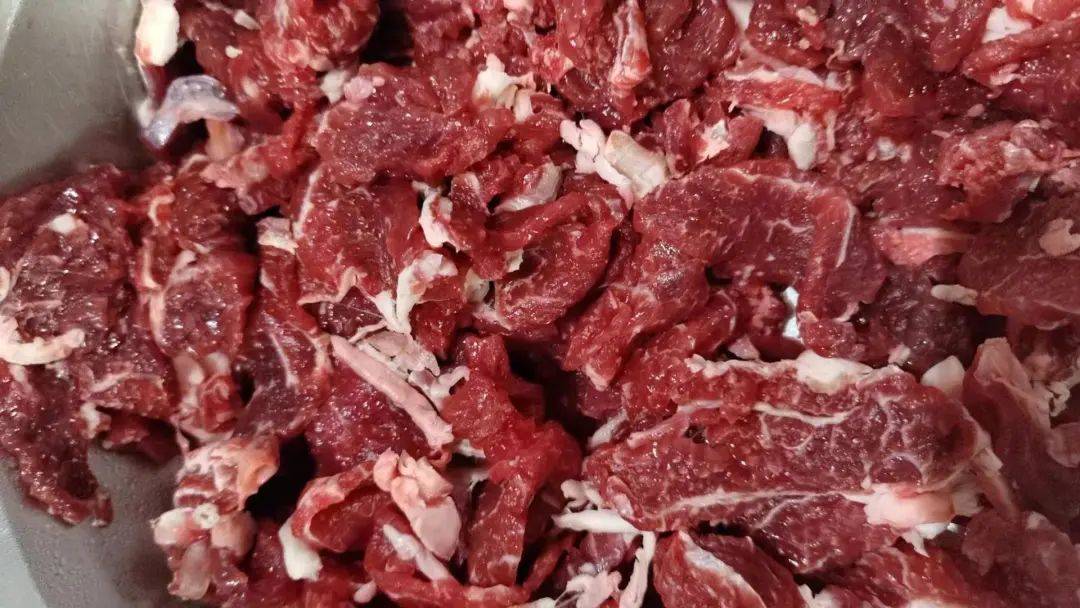 牛肉的烹饪方法有很多种,其中最为高要蚬岗人喜欢的是粥水牛肉,最大