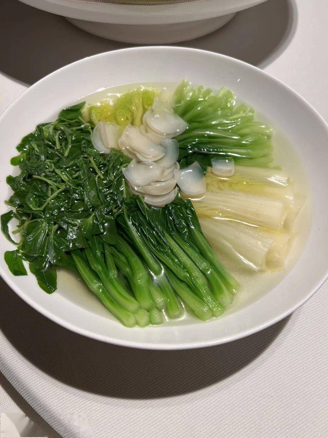 晚上去了炳胜私厨和全哥一起吃饭,试了炳胜的几个新菜.