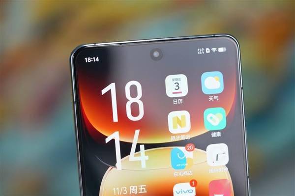 “**舷窗”吸睛！iQOO 12赛道版图赏(图13)