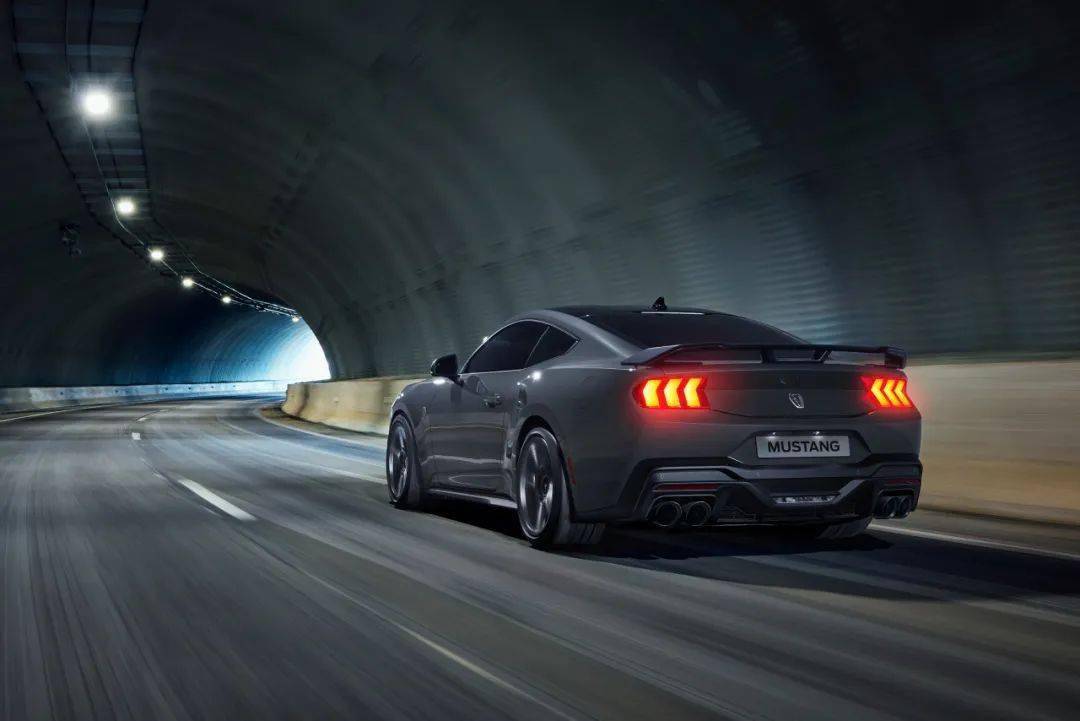 传承60年速度与激情 全新福特Mustang Dark Horse 5.0L V8高性能跑车中国首秀_搜狐汽车_搜狐网