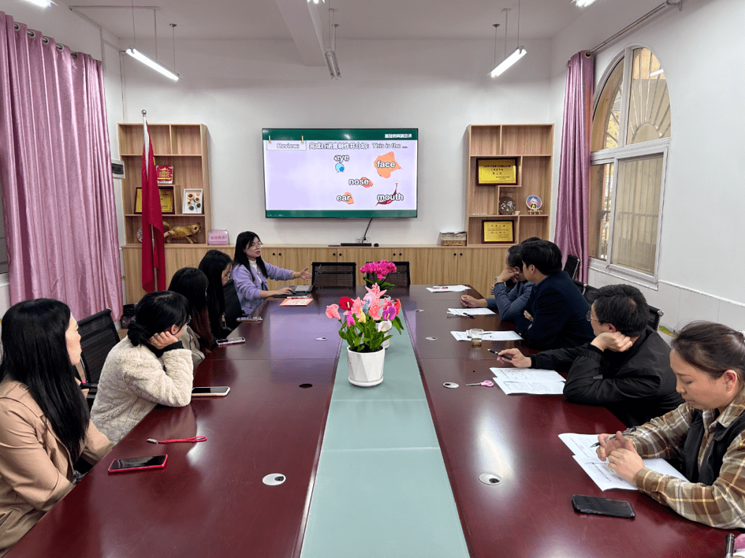仓上镇中心小学举办首届课件制作大赛活动_进行_教学_洪亚丽