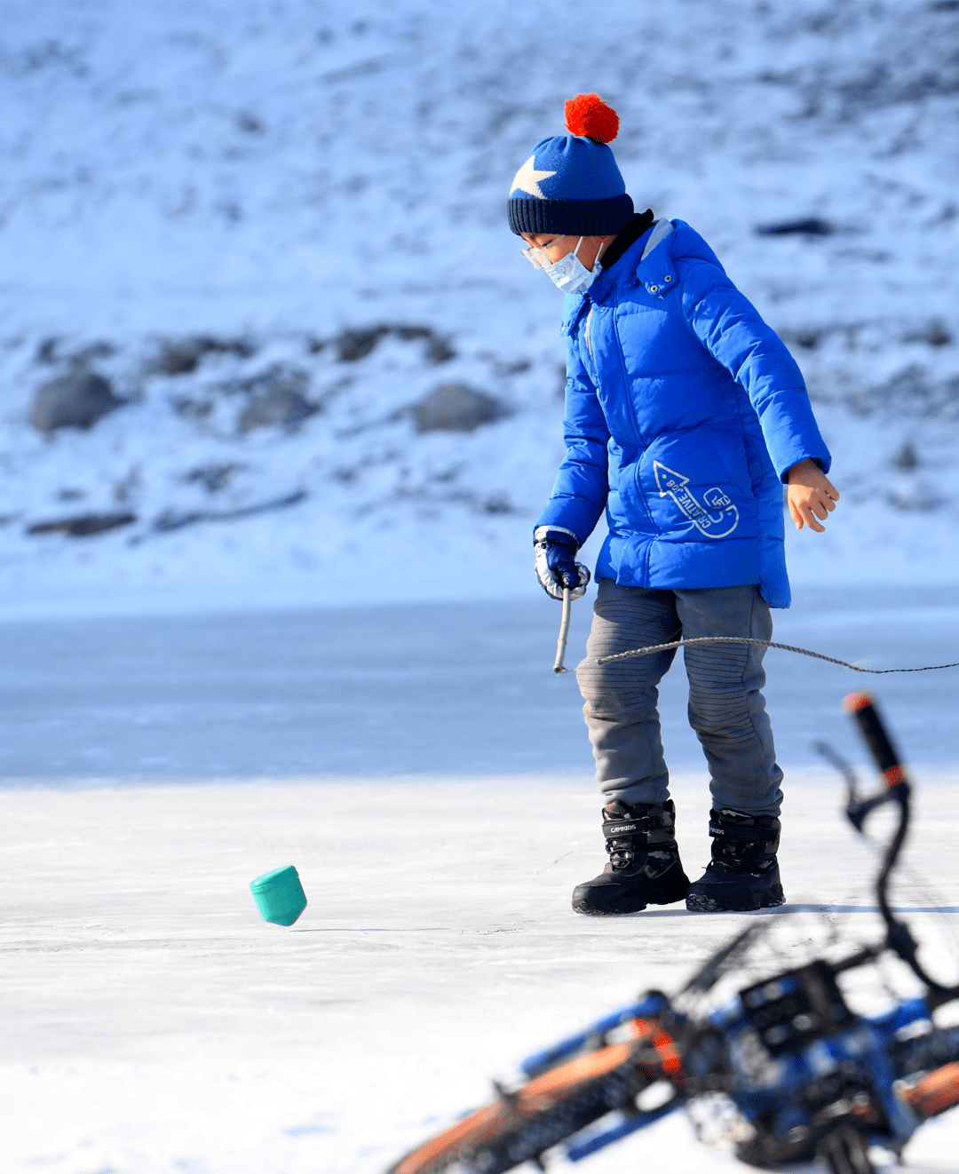 部分图片来自长春日报 赵滨)滑粉雪,赏冰灯,泡温泉堆雪人,坐雪圈,滑冰