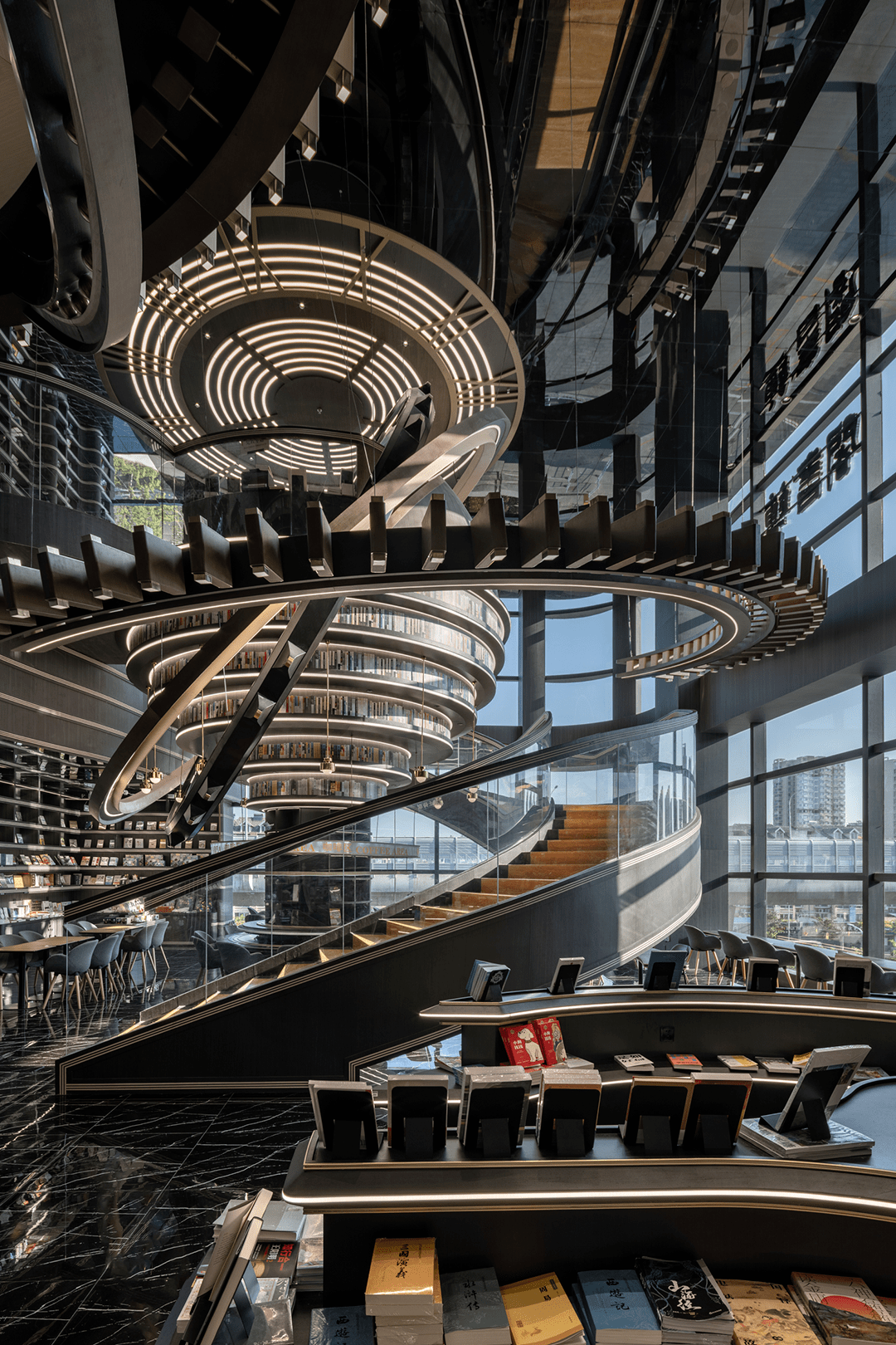 李想新作:淮安钟书阁的宇宙幻梦,繁华闹市中撕开的时空缺口!