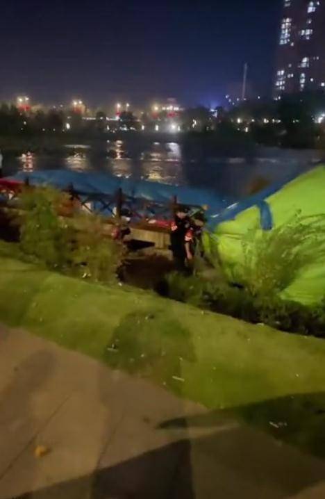 网传湖南一公园充气城堡被吹翻，多名小孩受伤？ 部门回应！
