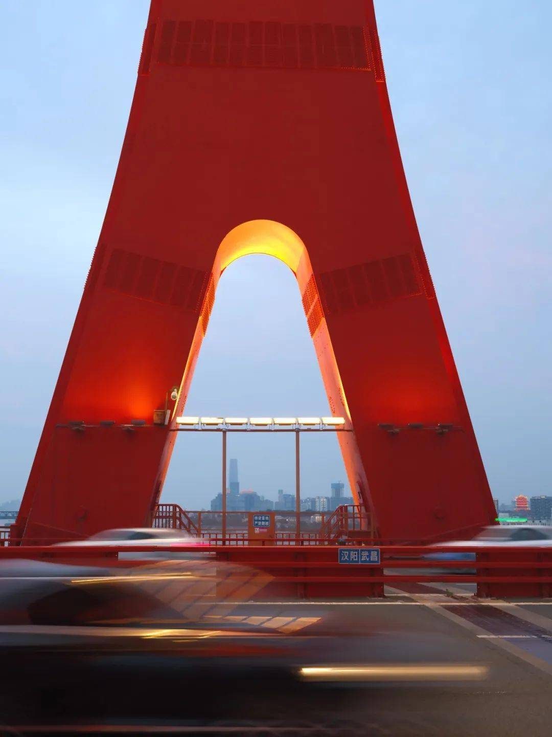 武汉鹦鹉洲长江大桥:钢铁飞虹照古洲_三塔_汉阳_人行道