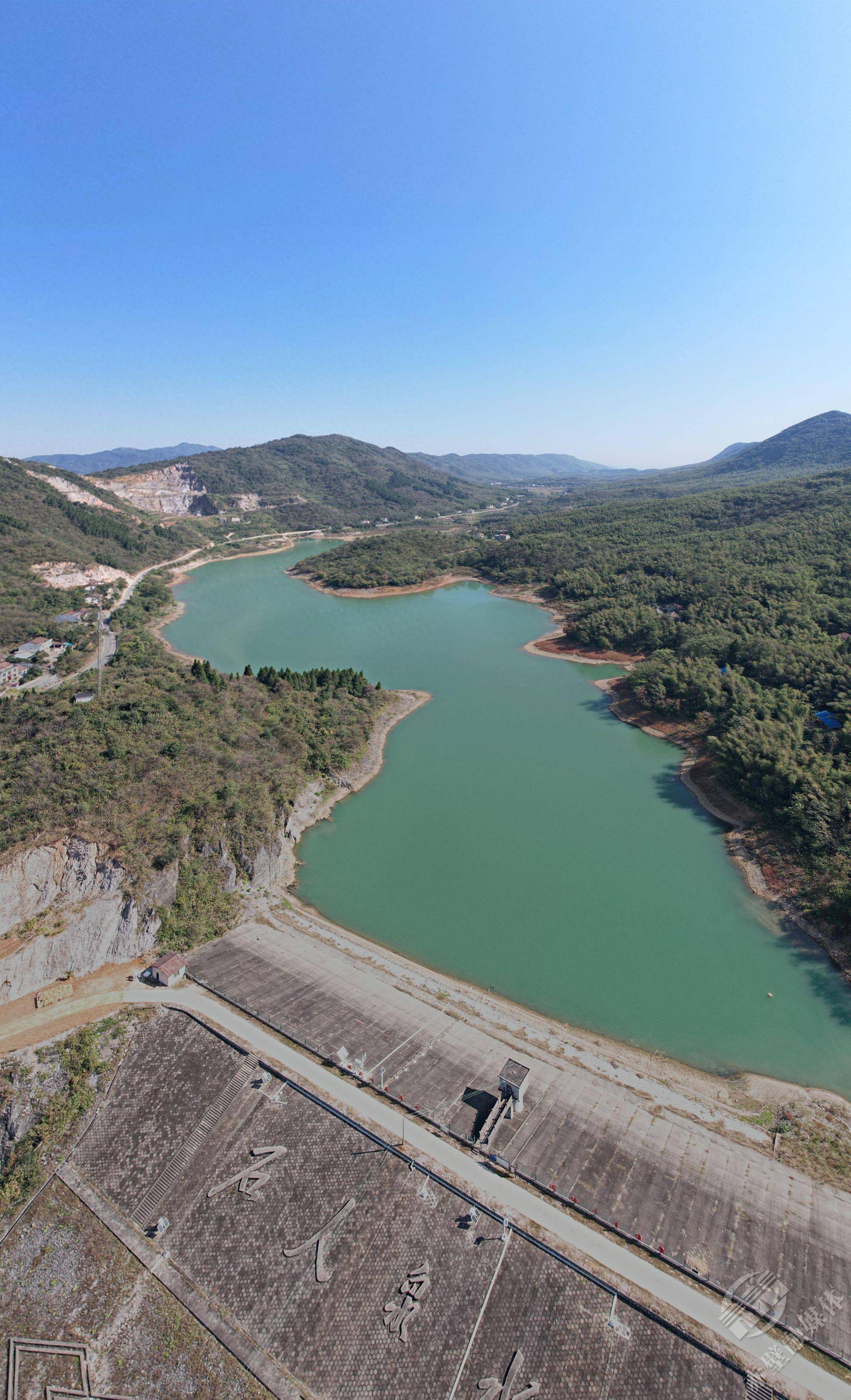 人泉水库作为水安全,水环境安全治理重点,对水库上游两个水塘进行清淤