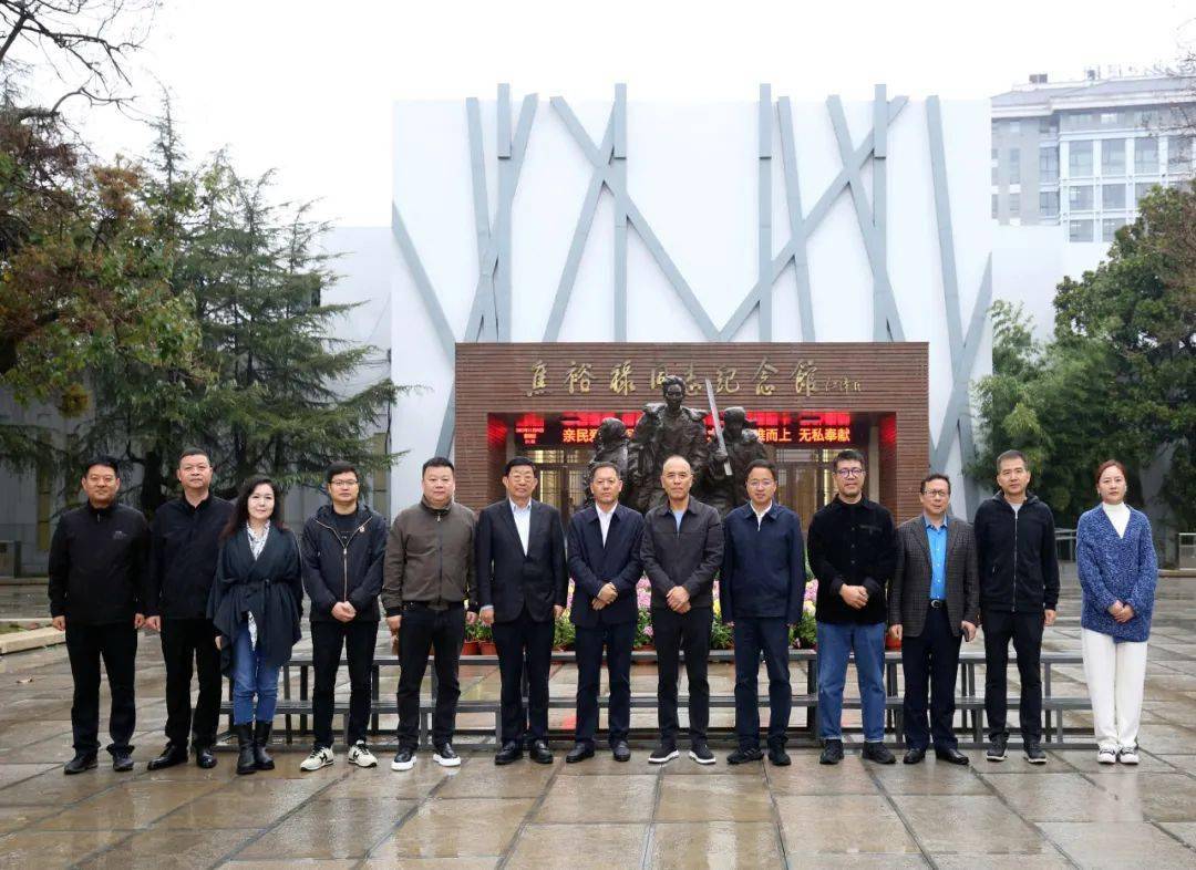 气温最低降到了6℃,很多人取消了外出.但一群人从郑州出发,奔赴兰考.