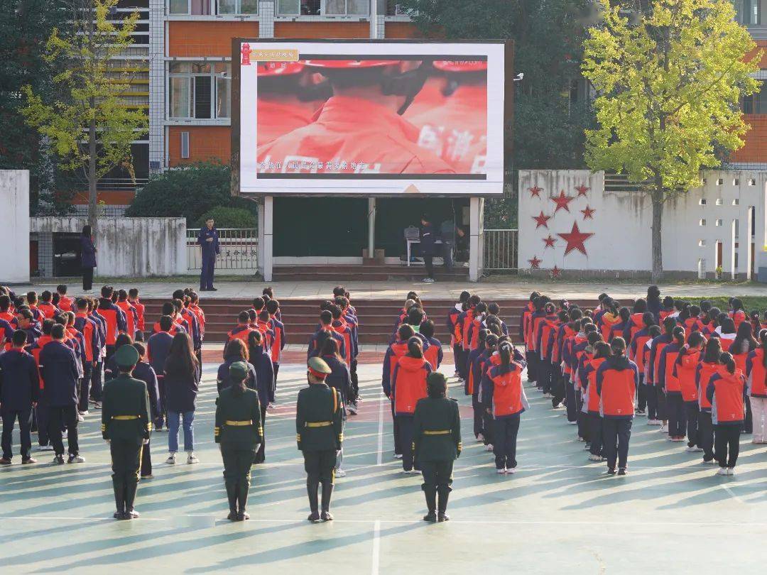 逃生演习同全校师生来了一次零距离接触南充消防走进南充市特