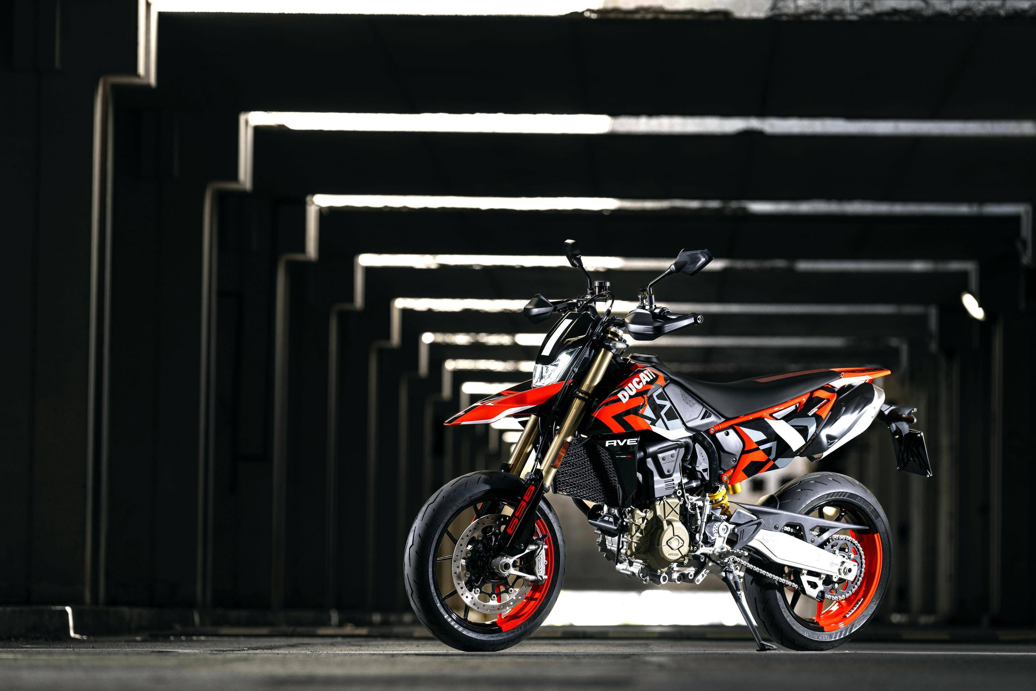 户外特写:杜卡迪 hypermotard 698 mono