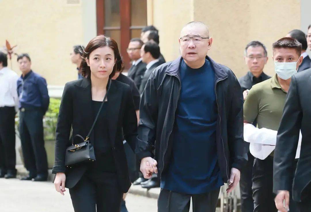 华人置业从浮盈到巨亏,是甘比接手以后的成绩,这也被视作刘銮雄的大