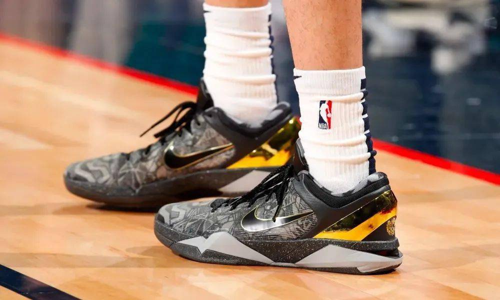 网友:求求了!_kobe_zoom_system