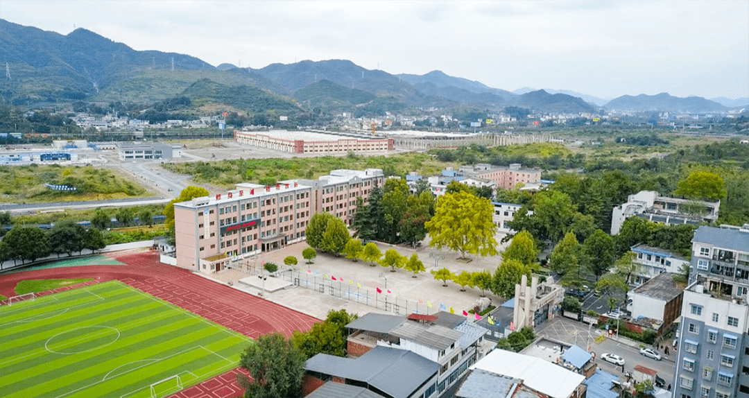 播州区鸭溪中学:以诗词教育 打造诗意校园