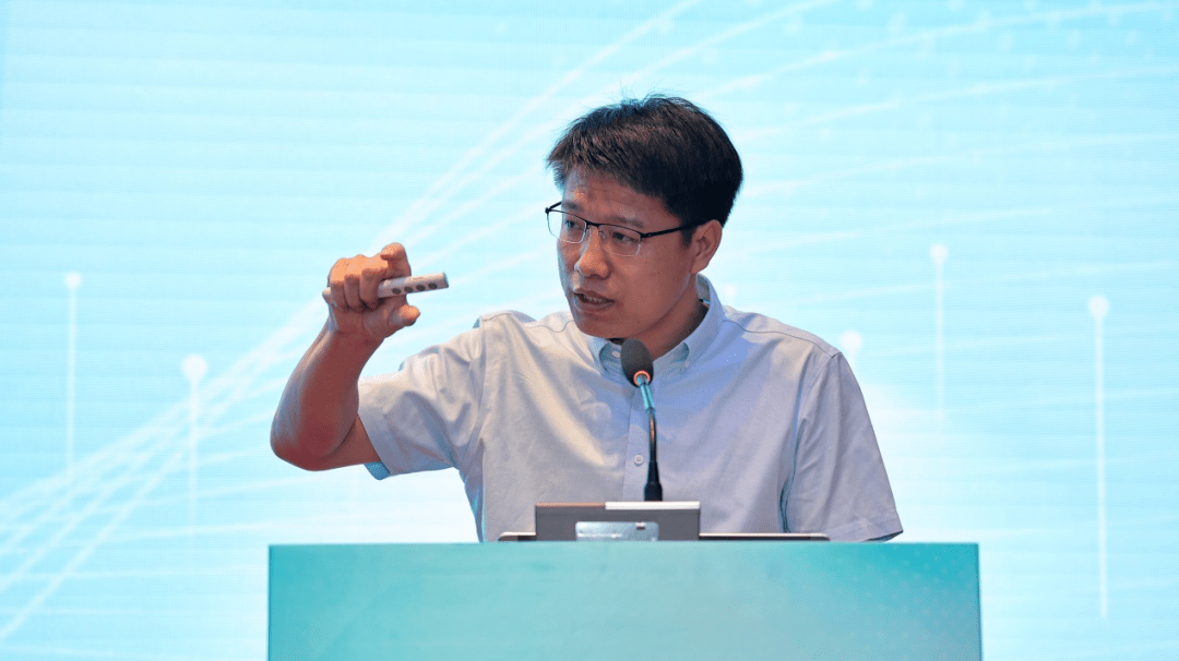 华东理工大学王辅臣教授,华中科技大学罗小兵教授,浙江大学王树荣教授