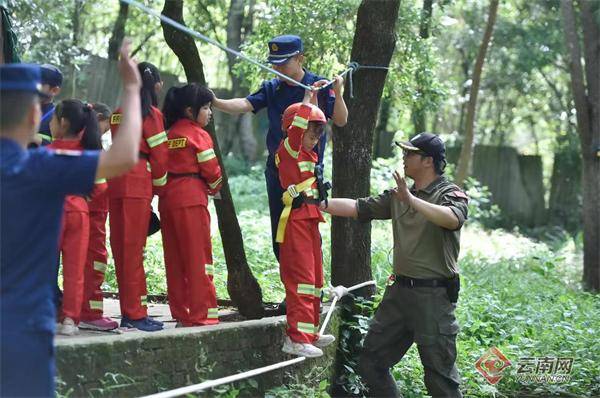 第二届“挑战蓝朋友”西山消防夏令营收官 打造暑期消防安全宣传亮丽星空体育app登(图3)