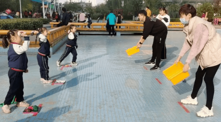 瞄准,抛沙包你抛我接示意图体会穿越障碍之后的快乐全力以赴奔向终点