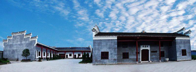 在梁家祠堂可追忆朱德伍若兰的革命爱情;在谢维俊故居